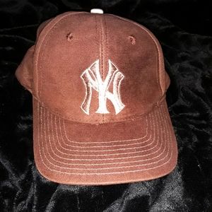 New York Yankees MLB - Logo 7 Brown/Tan Baseball Hat. One Size Fit All